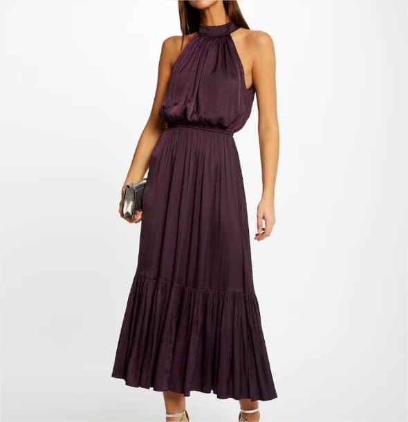 Vestido largo acampanado con cuello halter
