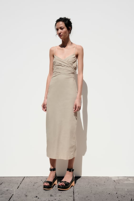 Vestido Drapeado Con Lino De Zara