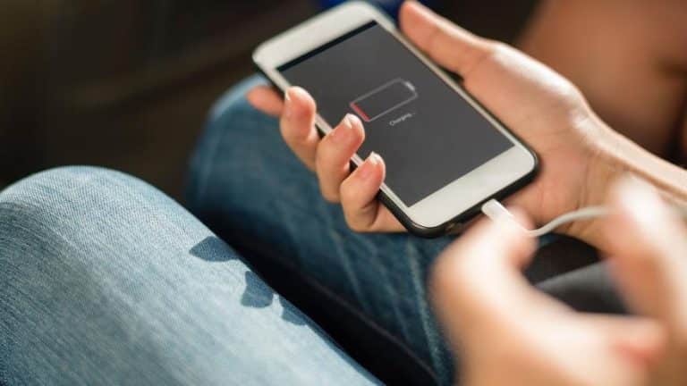 Mitos sobre la batería del móvil: lo que te han contado y te has creído