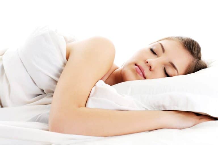 ¿Problemas de sueño? Este es el remedio de los expertos para dormirte en minutos