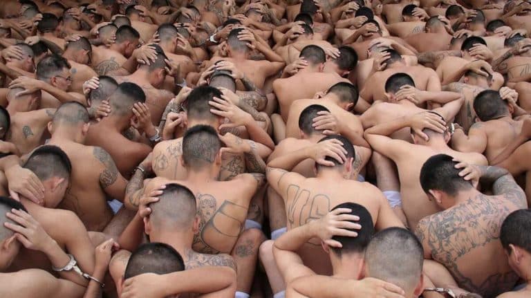 El País descubre que existe El Salvador en 2023 y el presidente Bukele contesta a su «lucha por los derechos»