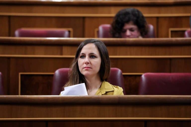 Ione Belarra se «olvida» de que los hombres también pueden ser feministas