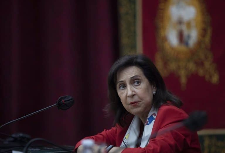 Margarita Robles intenta «descentralizar» la urgencia militar de Ucrania al Sahel