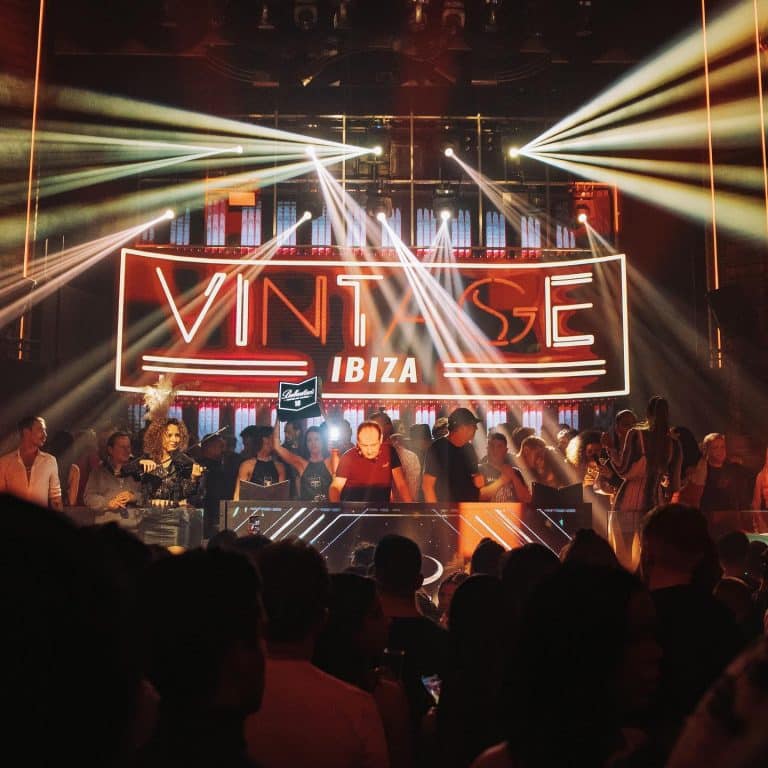 <strong>Sebastián Gamboa regresa a Teatro Kapital con una sesión «íntima» de su éxito Vintage Ibiza</strong>