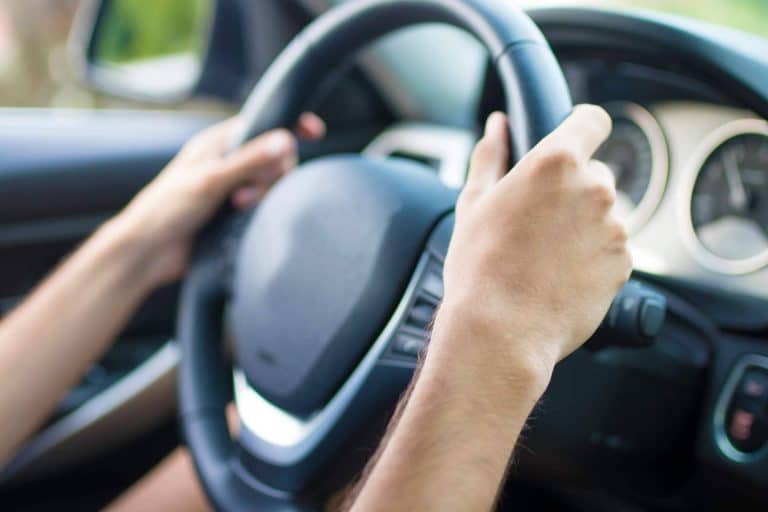 ¿Cómo actuar ante el robo o la pérdida del carnet de conducir antes de Semana Santa si la persona quiere irse de viaje? Expertos responden