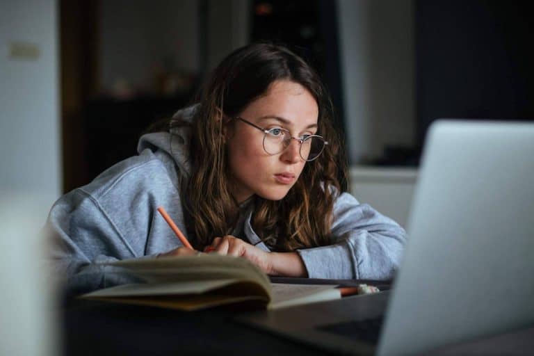 Ayuda Universitaria y los beneficios del sistema antiplagio online