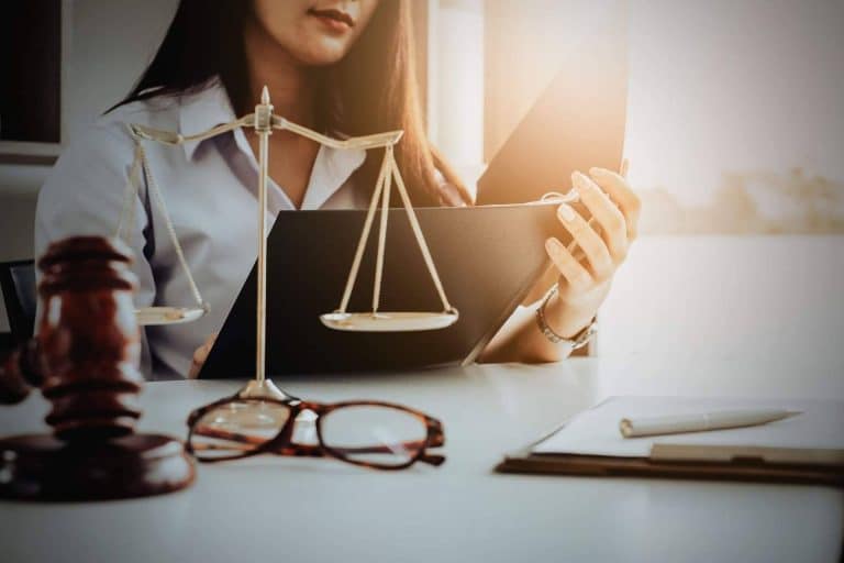 Especialistas en la defensa de abogados ante las Comisiones de Disciplina Judicial y Comisión Nacional de Disciplina Judicial en Colombia, con los abogados expertos en Derecho Disciplinario de ROBLEDO VARGAS ABOGADOS