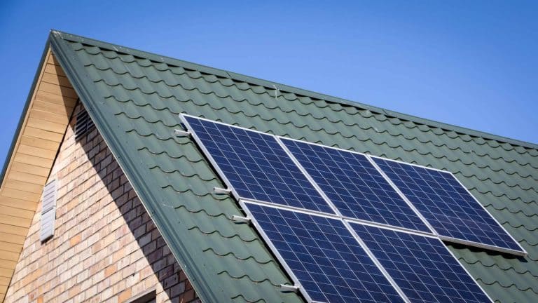 Solomnia ofrece paneles solares y módulos fotovoltaicos para profesionales