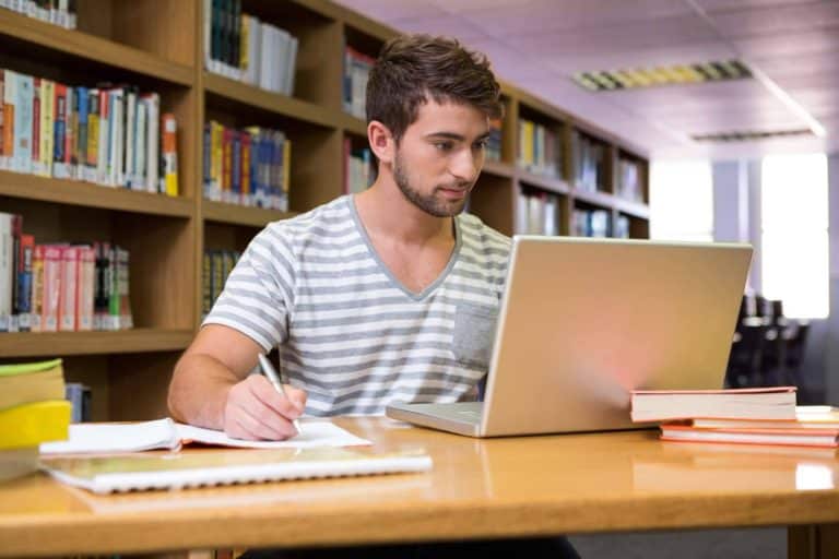 Temarios y manuales realizados por funcionarios para opositores