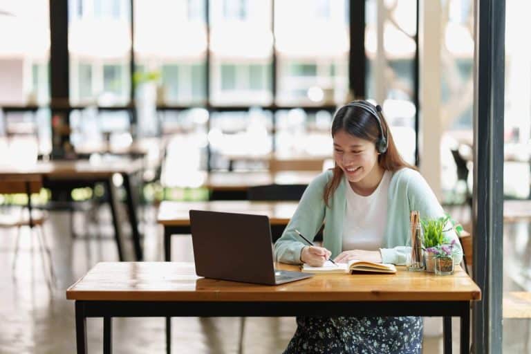 Todo lo que ofrece la formación online para sectores público y privado