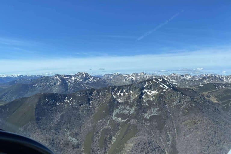 Aprender teoría y práctica en el curso de piloto de ultraligero que ofrece Asturfly