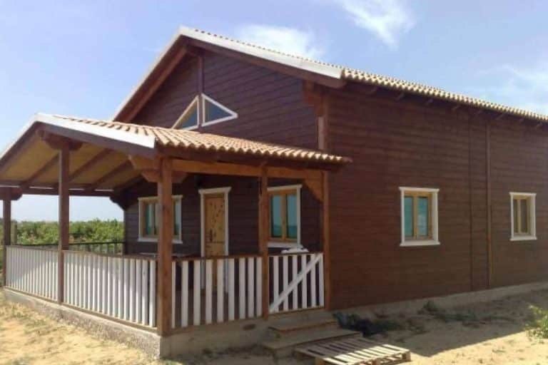 Construcción de una casa de madera siguiendo las necesidades del cliente, el objetivo principal del equipo Delmader