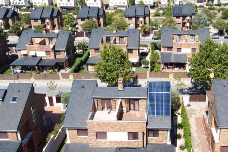 Instalación de hasta 4 paneles sin cargo, por Bluetek Solar