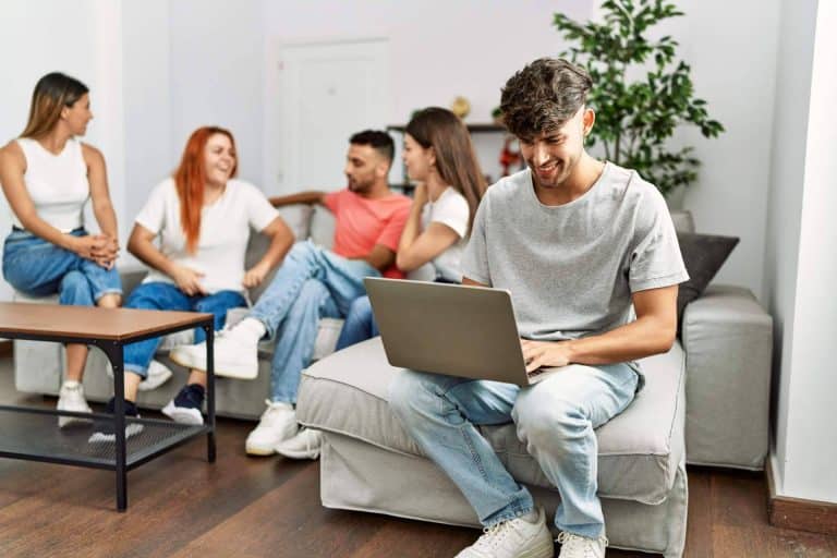LIVE4LIFE permite encontrar pisos para estudiantes de una manera rápida, segura y personalizada en España