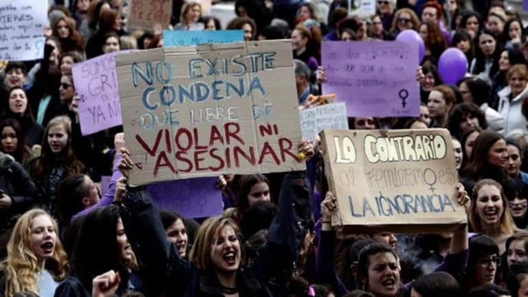 Los ministros se «obsesionan» con el feminismo, a pesar de que no sea su competencia