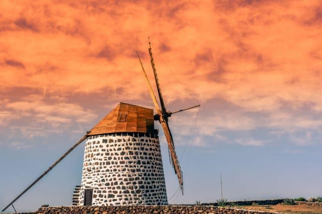 Pueblos de España donde se pueden visitar los molinos de viento más impresionantes