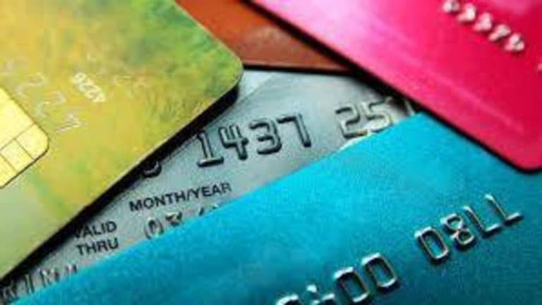 El uso y abuso de las tarjetas ‘revolving’ en España para capear la inflación