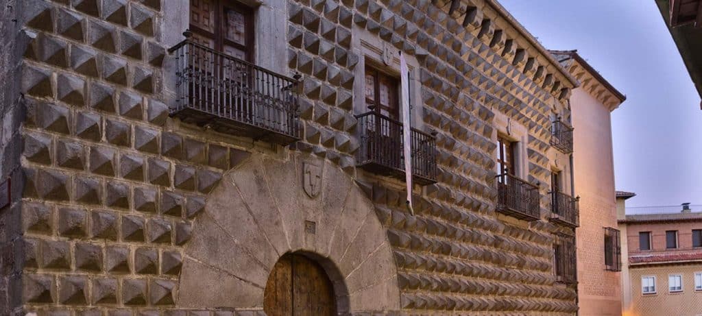 El Jardín Romántico De La Casa De Los Picos