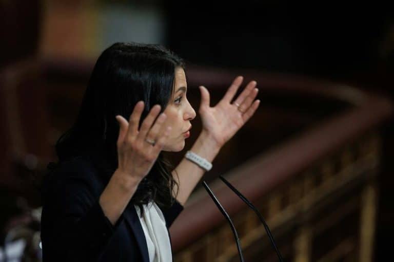 Arrimadas resta importancia a la fuga de cargos de CS y pide «no venirse abajo» aunque reconoce el «mal momento»