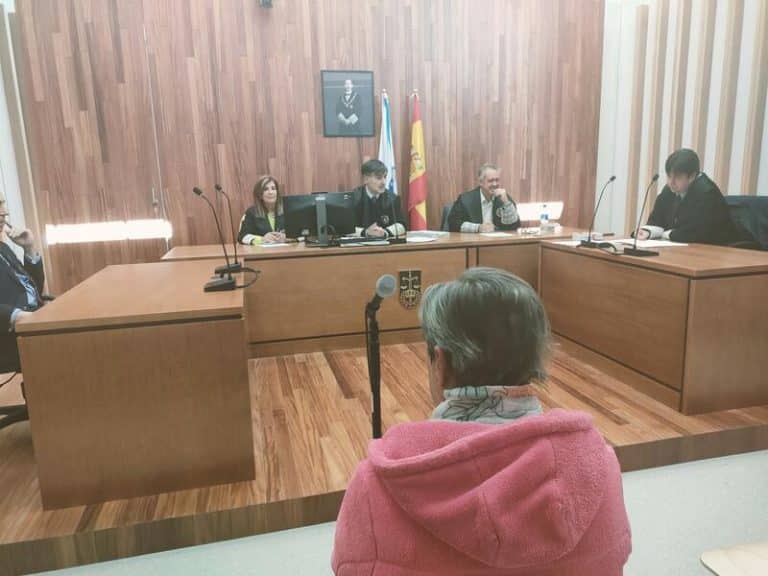Acepta 18 meses de prisión y 2.700 euros de multa la mujer acusada de prender fuegos en montes de Nigrán (Pontevedra)