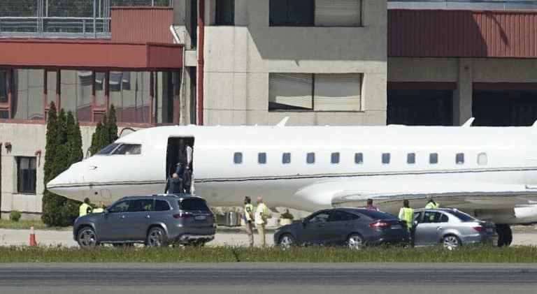 El Rey Juan Carlos aterriza en Vigo un año después de su última visita a España