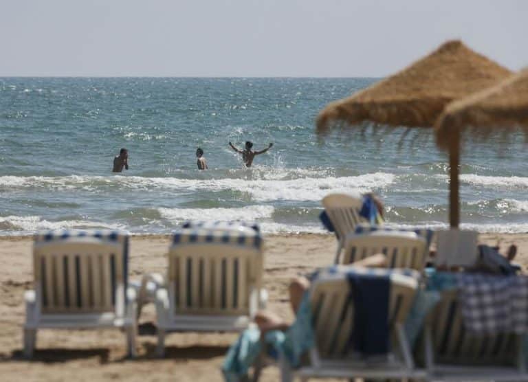 Las temperaturas siguen marcando valores de julio, excepto en el Cantábrico y el litoral valenciano