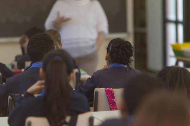 Expertos piden revisar la formación permanente de los profesores para garantizar la educación inclusiva