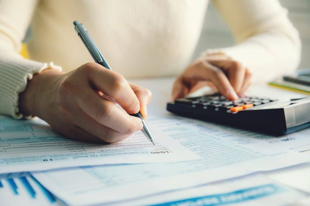 La OCU advierte: esto debes tener en cuenta antes de hacer el borrador de la Renta