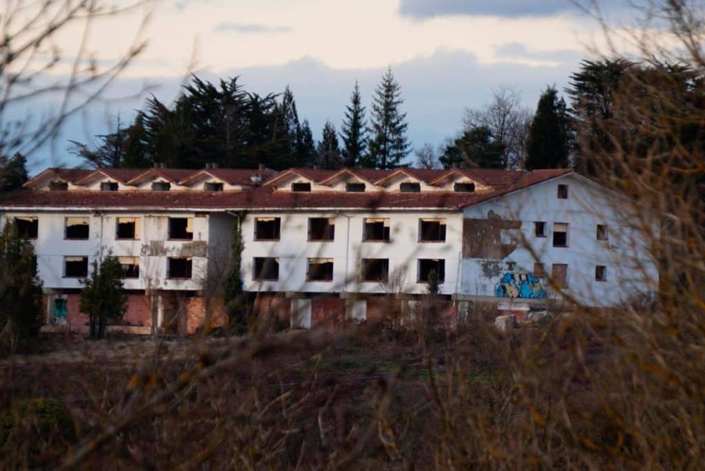 El Izarra International College, Entre Álava Y Vizcaya