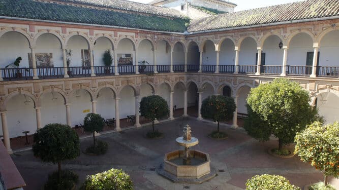 Facultad De Derecho (Puerta Nueva)