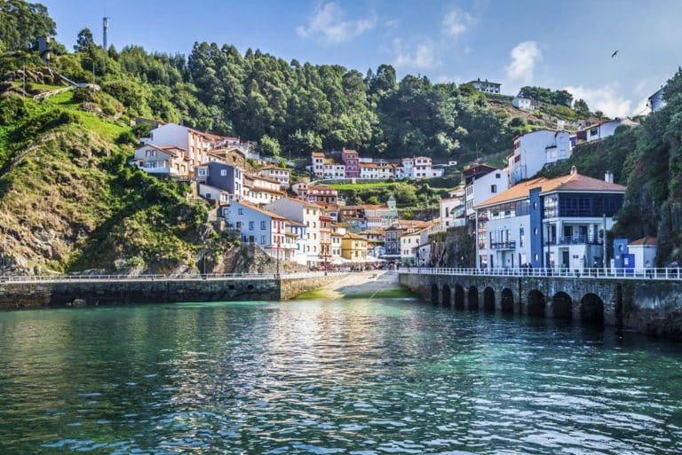 Estos son los 7 puertos con más encanto de España