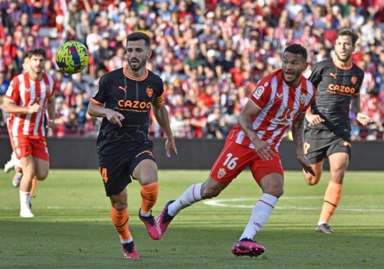 Indignación en el Valencia por esta nueva foto de Peter Lim
