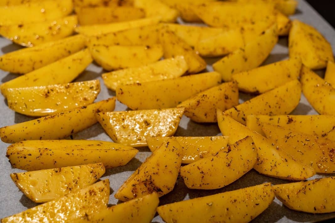 La receta de los profesionales para unas patatas al horno rápidas y deliciosas
