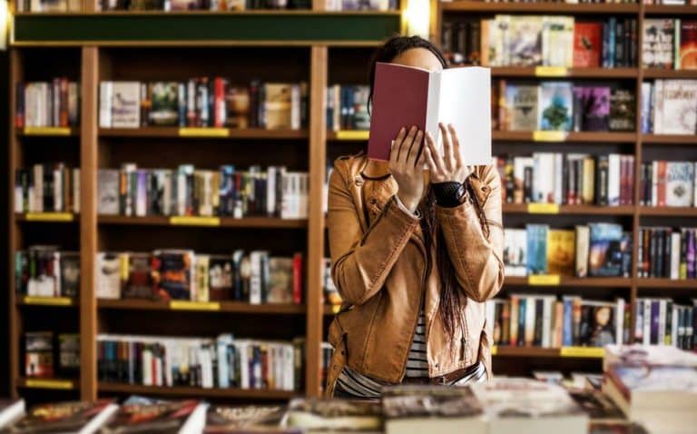 Los españoles creen que tienen más que «enseñar» que «aprender» a través de la lectura