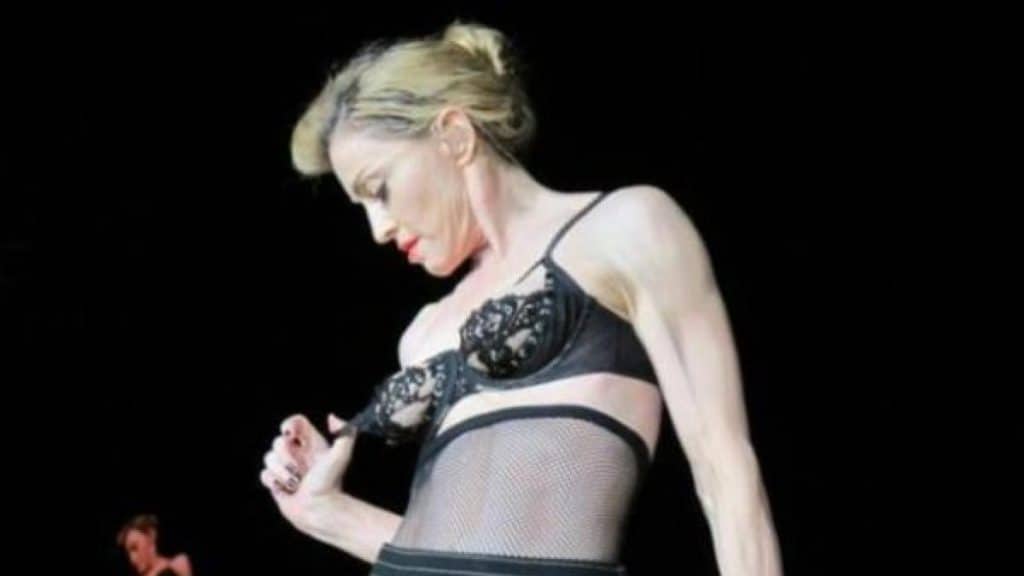 Descuidos Fatales: Edurne Y Otras Cantantes Que Han Enseñado Más De La Cuenta Sobre El Escenario