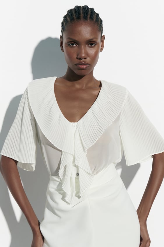 Blusa Semitransparente De Escote Pico Con Volantes Y Manga Corta