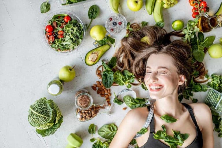Alimentos que debes incluir en tu dieta para retrasar la aparición de las canas
