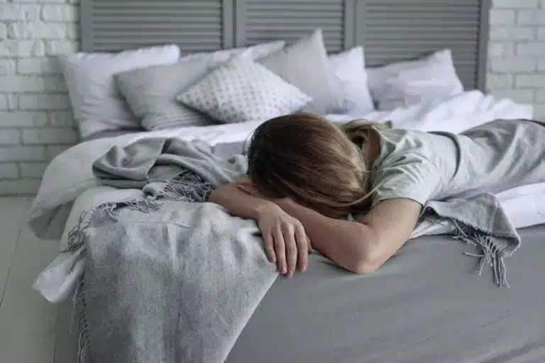 Si te cuesta mucho levantarte por las mañanas podrías tener esta enfermedad