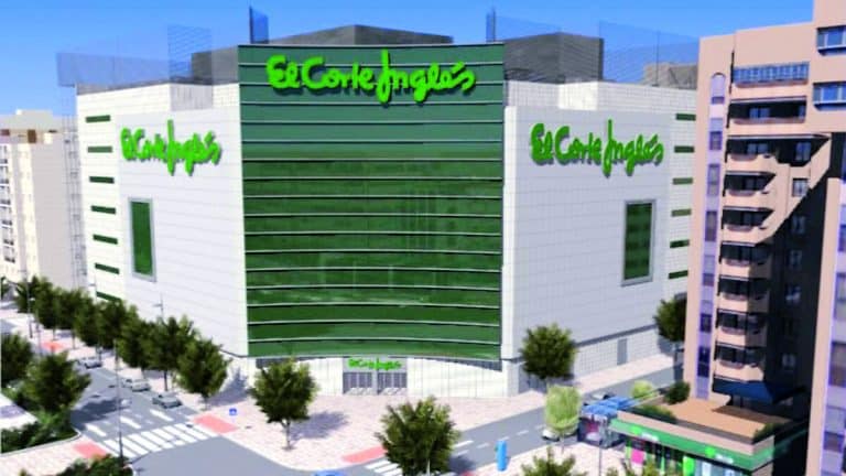 Satinado, en tres colores y por 37,99 euros: el vestido largo de El Corte Inglés que no querrás quitarte esta primavera