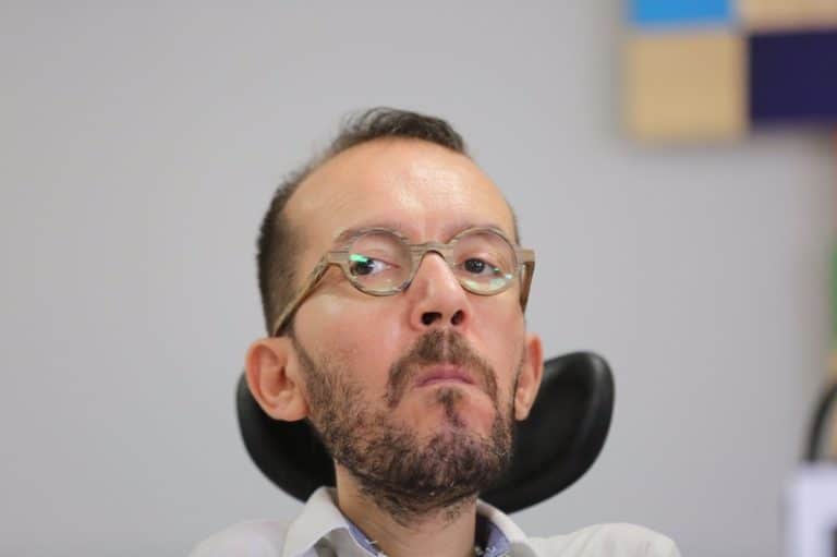 Pablo Echenique emplea el «y tú más» para defender a Pablo Iglesias e Irene Montero