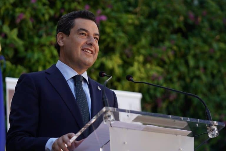 Juanma Moreno se convierte en el «talismán» del PP en las elecciones de Madrid