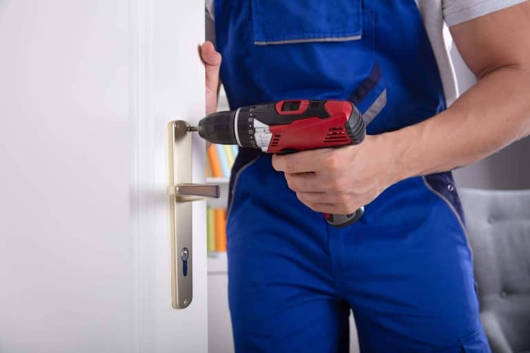 Los servicios profesionales de cerrajeros Marbella 24h y Alicante que ofrece Reparar tu Casa