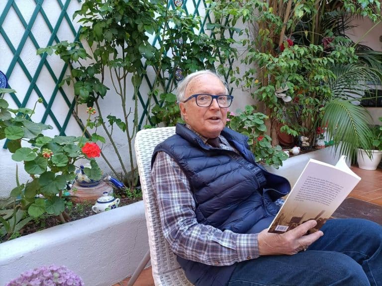 Uesile Anassam expone la situación de Cataluña durante la Guerra Civil en su libro titulado ‘Al general no le gusta tocar el violín’