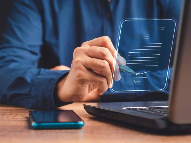 ¿Cómo se realiza la contratación electrónica certificada?