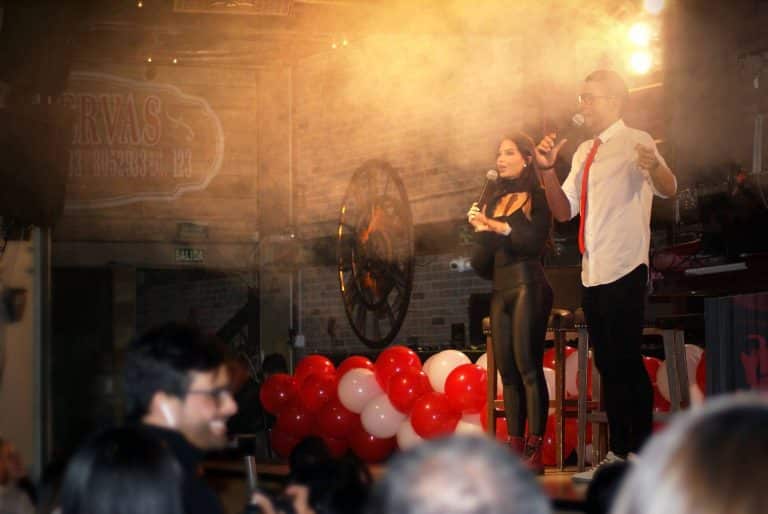 Arturo de los Ríos y Juliet Lima vuelven a España con ‘Entre Vinos y Terapia’