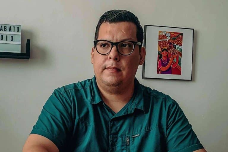 Vox Populi HN recibe a ‘Garabato Studio’, el creativo caricaturista Luis Barahona