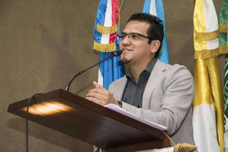 El consultor de marketing y publicidad Beto López diseña dos soluciones relacionadas con el marketing y la IA