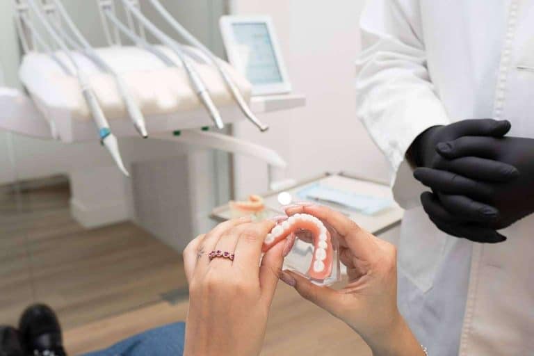 Odontología y estética facial con los servicios innovadores de Clínica Dental Calvo de Mora