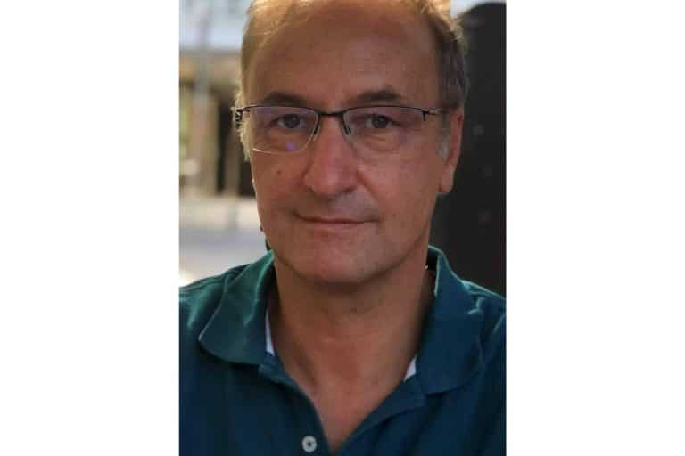 ‘Clamor de cristales rotos’, un nuevo poemario ilustrado por Nicolás González Piris y publicado por el poeta Feliciano Francisco González Muñoz