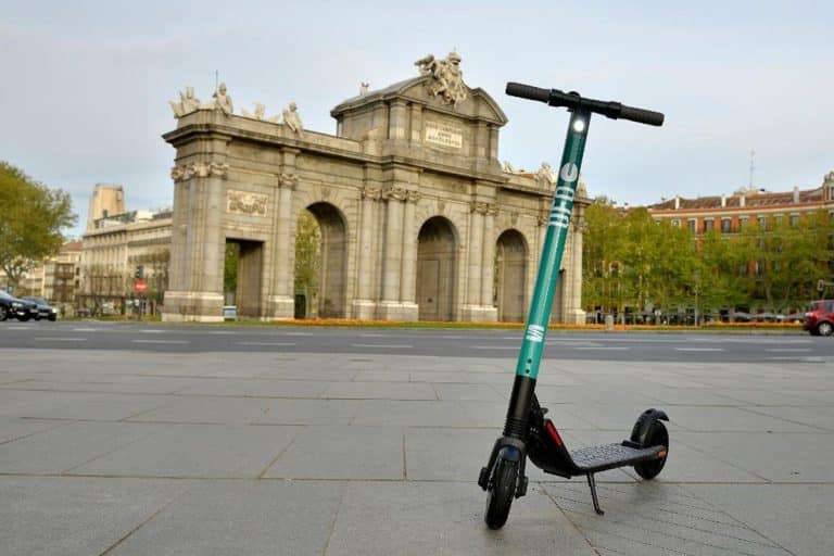 París teme convertirse en Madrid y «corta alas» a la movilidad sostenible